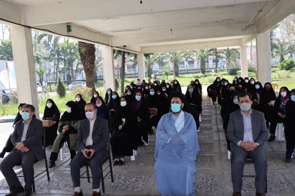 تعلیم و تربیت یعنی کلیه­ ی فعالیت ­هایی که به تعامل و توانایی انسان، توسعه می بخشد. 4