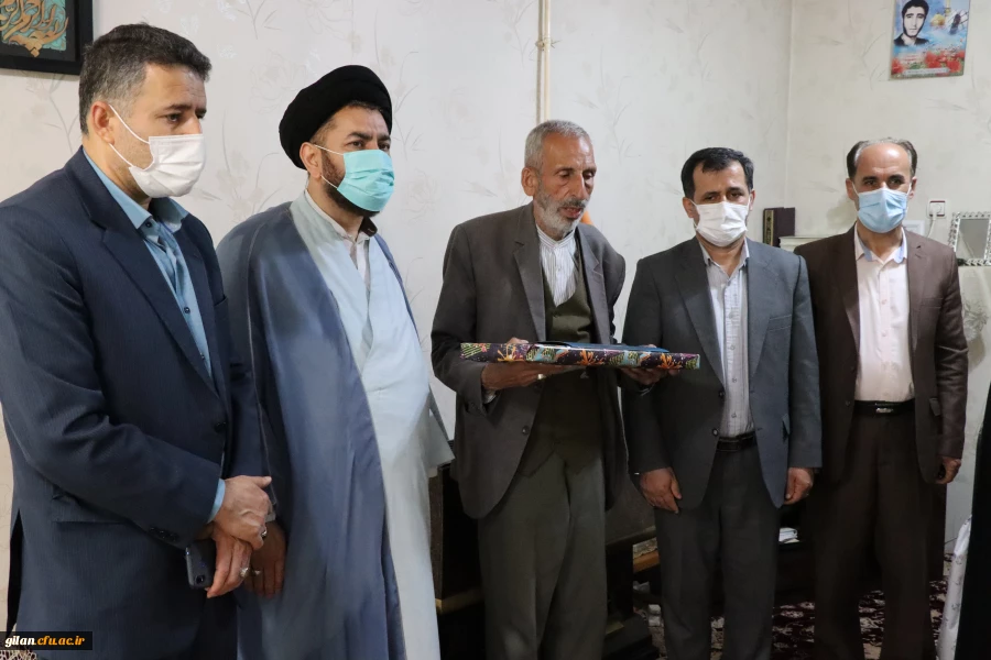 بمناسبت گرامیداشت هفته مقام معلم،دیدار با خانواده شهید دانشجو معلم حمیدرضا صنعتی 2