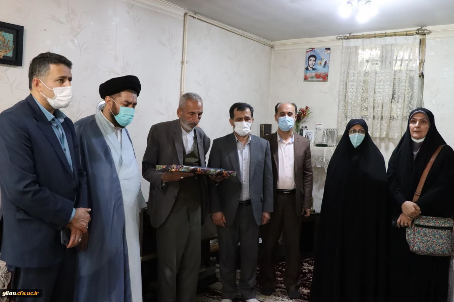 بمناسبت گرامیداشت هفته مقام معلم،دیدار با خانواده شهید دانشجو معلم حمیدرضا صنعتی 5