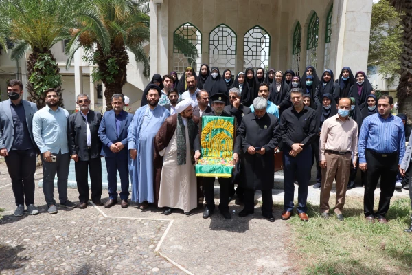 پرچم متبرک شده حرم امام رضا(ع) دانشگاه فرهنگیان گیلان را به عطرعشق وارادت معطر گردید. 5