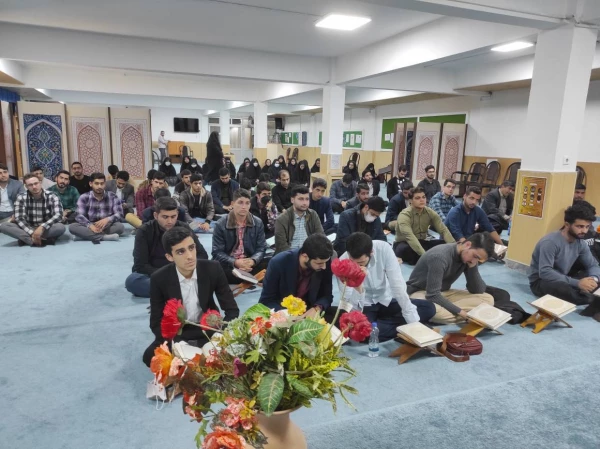  در پردیس امام علی(ع)رشت برگزار گردید:  محفل انس با قرآن  3
