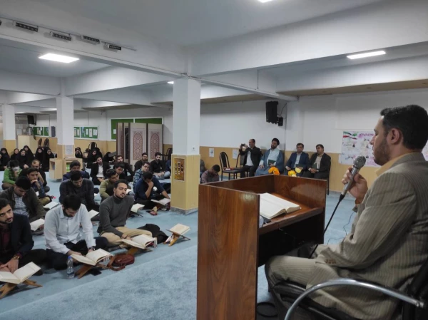  در پردیس امام علی(ع)رشت برگزار گردید:  محفل انس با قرآن  10