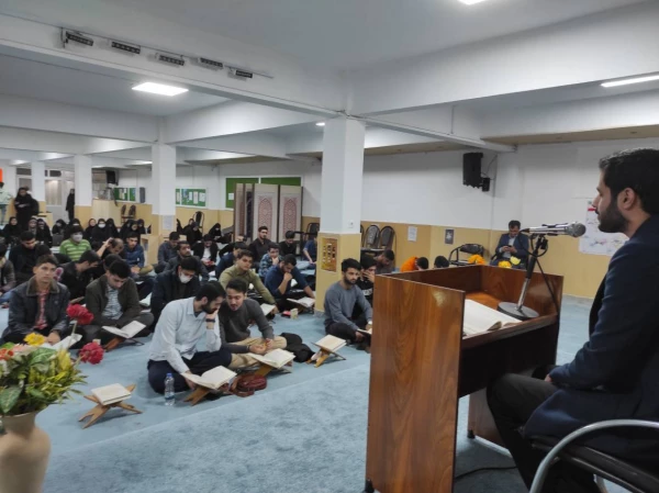  در پردیس امام علی(ع)رشت برگزار گردید:  محفل انس با قرآن  11