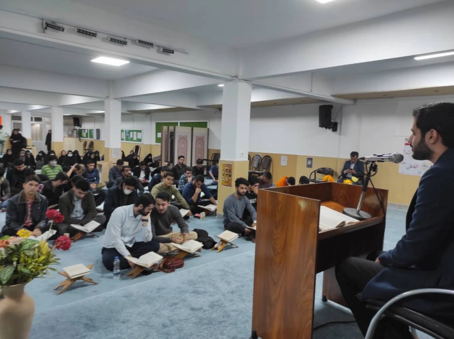  در پردیس امام علی(ع)رشت برگزار گردید:  محفل انس با قرآن  11