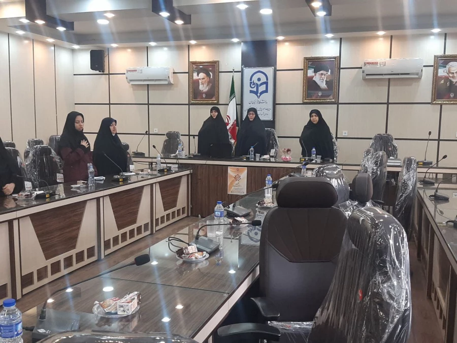 برگزاری نشست علمی - تخصصی  " عظمت زن از منظر آیات وروایات " در دانشگاه فرهنگیان  استان گیلان  4