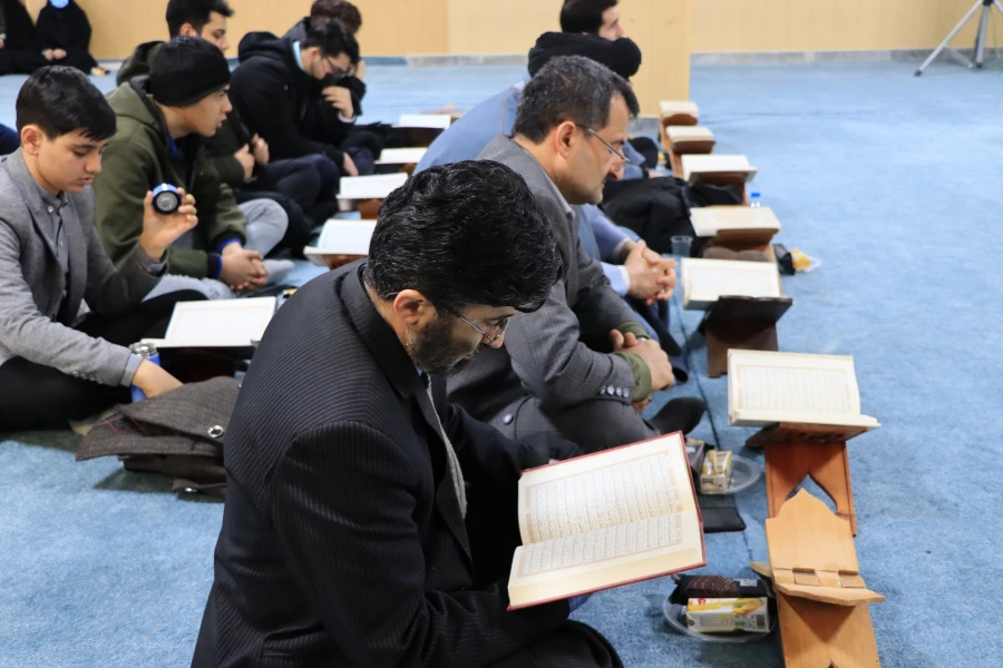 قرآن کریم، نسخه شفابخش بشریت و نور هدایت در ظلمتکده دردآور و دهشتناک کنونی است،روز پاسدار و جانباز، نشانگر مجاهدت، فداکاری، ایثار، جان فشانی و حماسه آفرینی دلیرمردان سپاه و جانبازان سرافراز انقلاب اسلامی است. 2