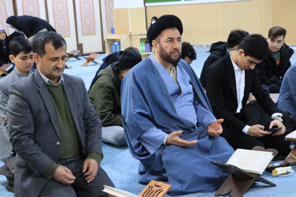 قرآن کریم، نسخه شفابخش بشریت و نور هدایت در ظلمتکده دردآور و دهشتناک کنونی است،روز پاسدار و جانباز، نشانگر مجاهدت، فداکاری، ایثار، جان فشانی و حماسه آفرینی دلیرمردان سپاه و جانبازان سرافراز انقلاب اسلامی است. 5