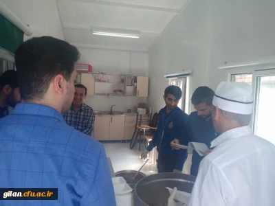 نحوه پخت و توزیع غذای دانشجویان مورد بررسی قرار گرفت.

کیفیت پخت و توزیع غذا بررسی شد.