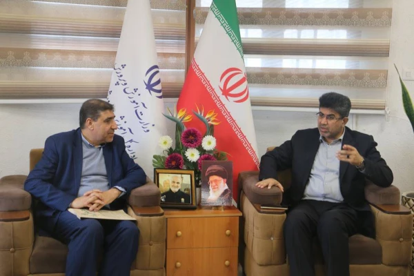 مدیرکل امور اداری دانشگاه فرهنگیان با مدیر کل آموزش و پرورش استان گیلان دیدار و گفتگو کردند. 3