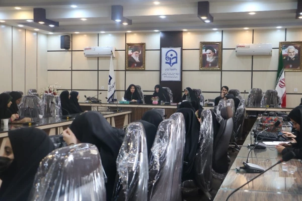 برگزاری نشست علمی-تخصصی درمورد ابعاد شخصیتی حضرت فاطمه زهرا سلام الله علیها باتاکید بررویکرد اجتماعی حضرت در مقایسه تطبیقی بافمنیست های اسلامی 3