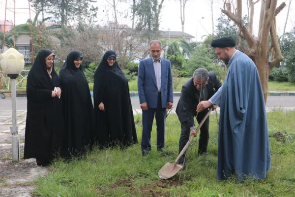 به مناسبت روز درختکاری تعدادی نهال در پردیس شهیده بنت الهدی صدر رشت کاشته شد 2