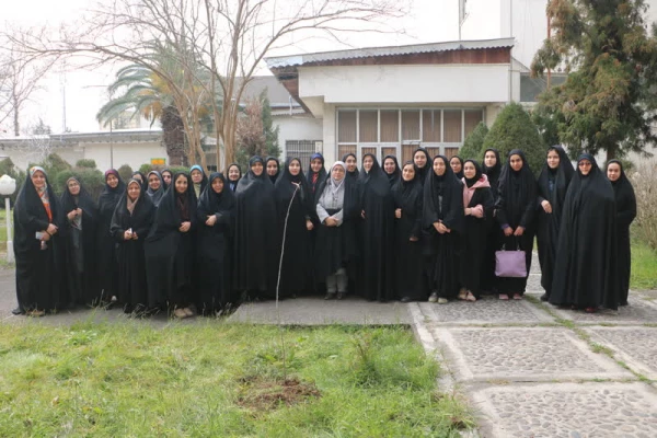 به مناسبت روز درختکاری تعدادی نهال در پردیس شهیده بنت الهدی صدر رشت کاشته شد 3