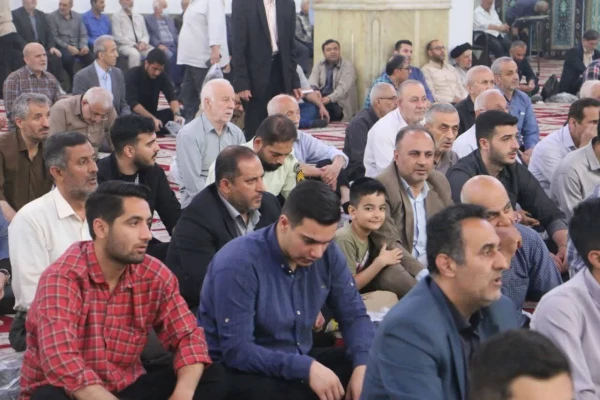 حضور دانشجومعلمان و مسئولین پردیس امام علی (ع) رشت در نماز جمعه 3