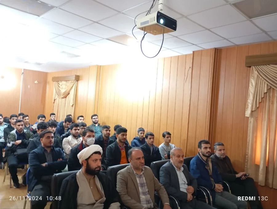 همزمان با هفته بسیج، دانشجویان پردیس امام علی (ع) از موزه ی شهدای دفاع مقدس بازدید نمودند. 3