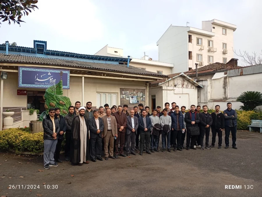 همزمان با هفته بسیج، دانشجویان پردیس امام علی (ع) از موزه ی شهدای دفاع مقدس بازدید نمودند. 4