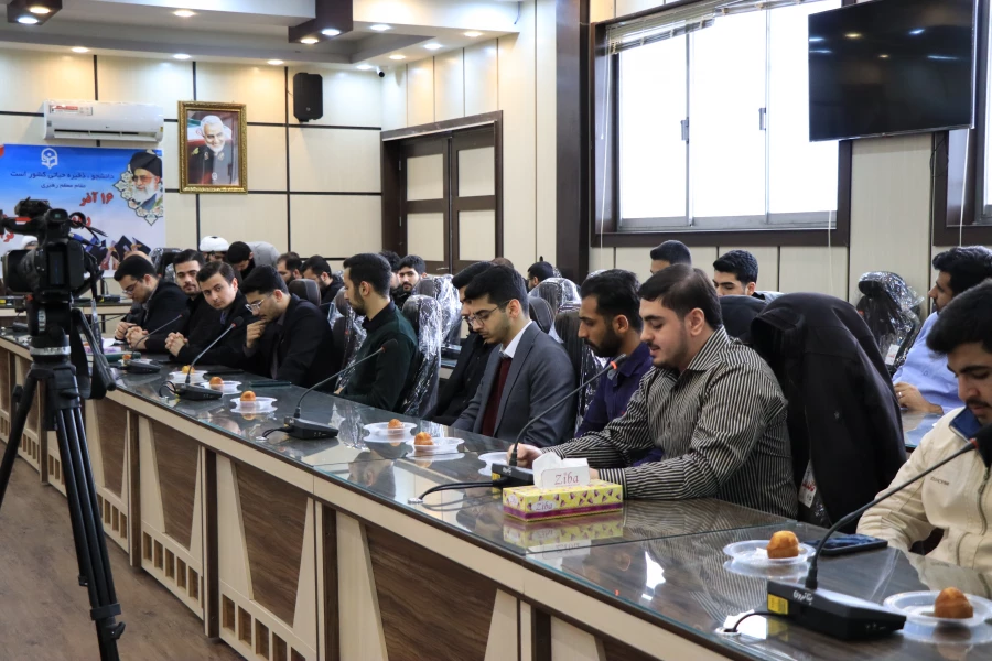 دیدار و نشست صمیمانه نماینده رهبری در گیلان با دانشجویان دانشگاه فرهنگیان استان گیلان 3