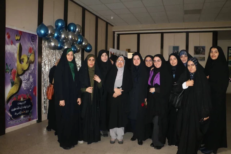 تبریک دهه سرآمدی و روز استاد توسط ریاست دانشگاه فرهنگیان گیلان 4