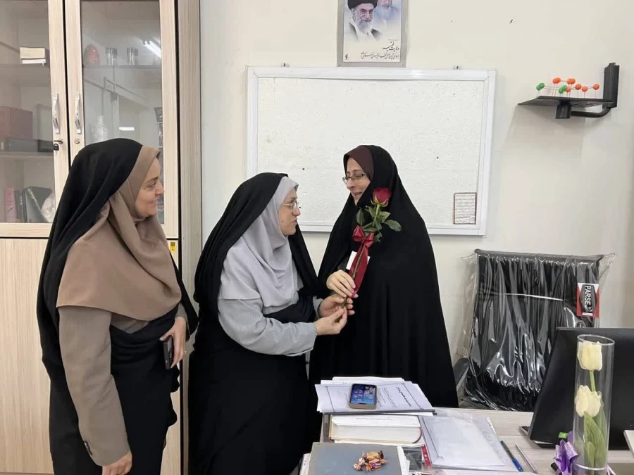 تبریک دهه سرآمدی و روز استاد توسط ریاست دانشگاه فرهنگیان گیلان 6