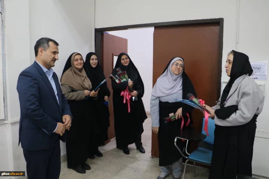 تبریک دهه سرآمدی و روز استاد توسط ریاست دانشگاه فرهنگیان گیلان 7