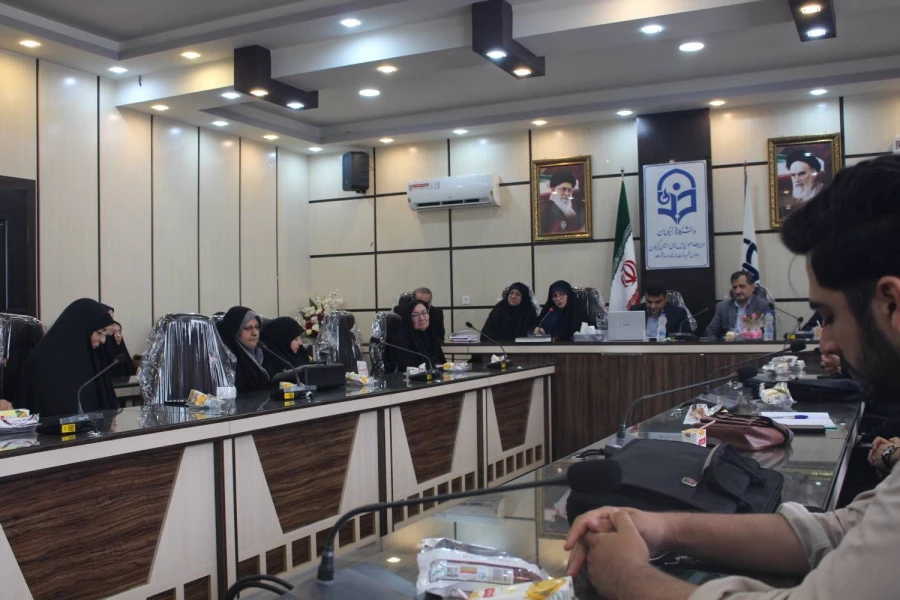 نشست تخصصی صلاحیت های معلمی با رویکرد تعلیم و تربیت اسلامیبا شعار (معلم صالح،مدسه صالح) 8