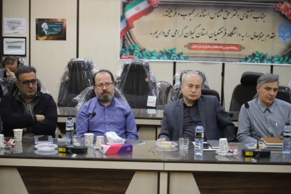 استاندار در نشست با جمعی از چهره های فرهنگی و هنری استان گیلان 7