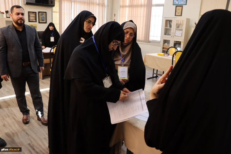 بازدید معاون آموزش ابتدایی وزارت آموزش و پرورش به همراه مدیرکل آموزش و پرورش استان گیلان از آزمون استخدامی آموزگاری سال ۱۴۰۴ در پردیس بنت الهدی صدر  4