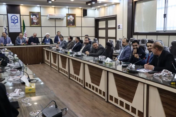 دکتر دلقندی: واگذاری اختیارات لازم به استانها ،ارائه خدمات رفاهی به همراه پرداخت نقدی و غیر نقدی ،پرداخت به موقع مطالبات از اولویت های معاونت برنامه ریزی و مدیریت منابع دانشگاه می باشد.  5