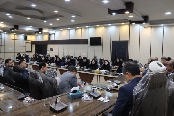 دکتر دلقندی: واگذاری اختیارات لازم به استانها ،ارائه خدمات رفاهی به همراه پرداخت نقدی و غیر نقدی ،پرداخت به موقع مطالبات از اولویت های معاونت برنامه ریزی و مدیریت منابع دانشگاه می باشد.  6