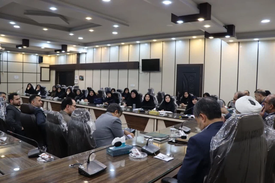 دکتر دلقندی: واگذاری اختیارات لازم به استانها ،ارائه خدمات رفاهی به همراه پرداخت نقدی و غیر نقدی ،پرداخت به موقع مطالبات از اولویت های معاونت برنامه ریزی و مدیریت منابع دانشگاه می باشد.  6