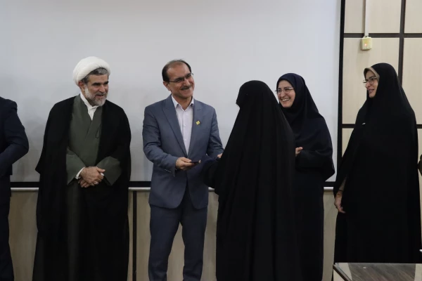 تجلیل از دانشجویان برگزیده و مقام آور 8