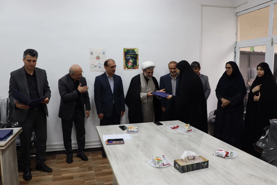 سرپرست دانشگاه فرهنگیان گیلان:
شعار امسال دانشگاه توسعه کیفیت محور در سایه وحدت می باشد. 4