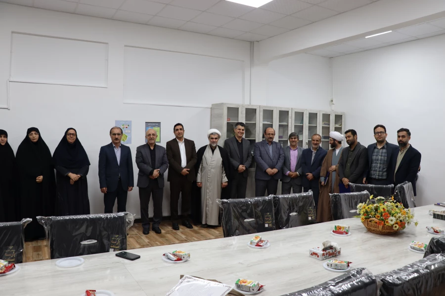 سرپرست دانشگاه فرهنگیان گیلان:
شعار امسال دانشگاه توسعه کیفیت محور در سایه وحدت می باشد. 5