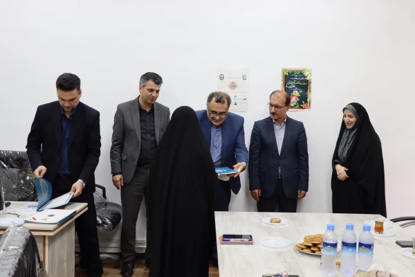 تجلیل از مشاوران مرکز روان شناسی و مشاوره دانشگاه فرهنگیان گیلان 8